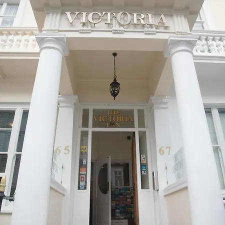 Victoria 3*
