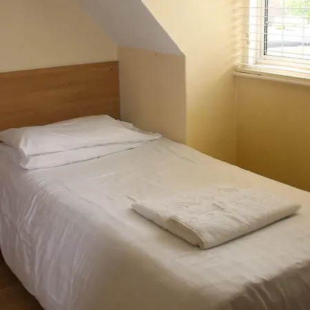 Bed & Breakfast Debden Hillingdon