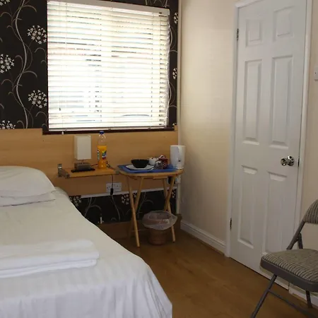 Bed & Breakfast Debden Hillingdon