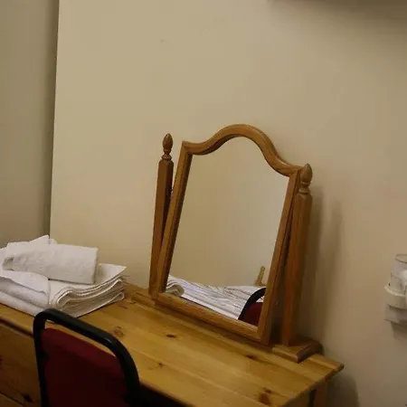 Stanley House 2*