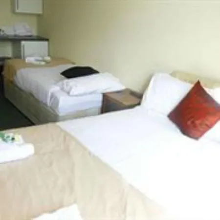 Pacific London Heathrow מלון 2*