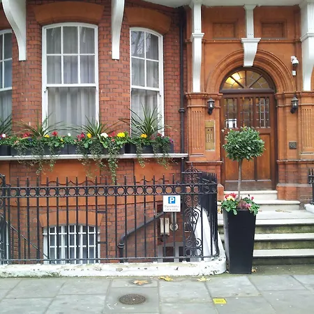 Kensingtoncourt Apartahotel 3*