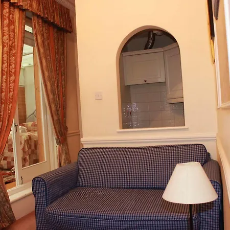 Kensingtoncourt 3*