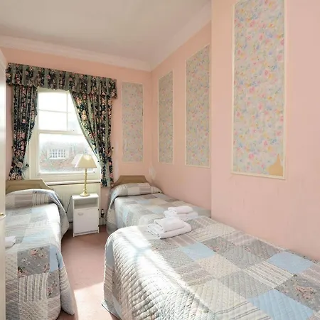 Apartahotel Kensingtoncourt 3*