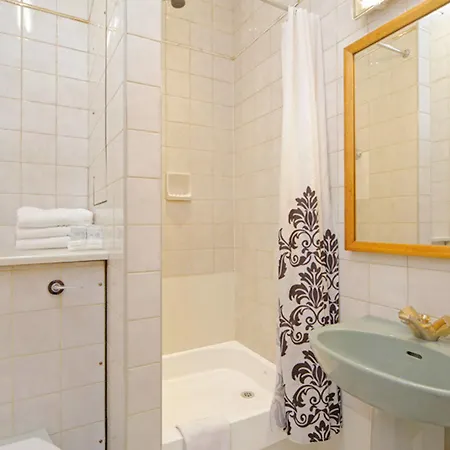 Visitors Apartmanhotel