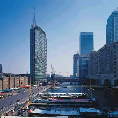 Point A Canary Wharf Hotel 3*