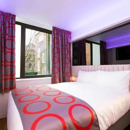 Point A Canary Wharf Hotel 3*