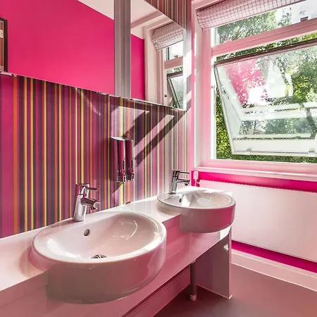 Yha Holland Park