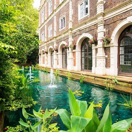 Yha Holland Park London