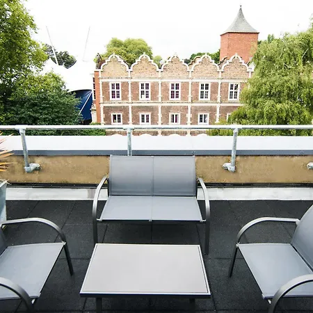 Yha Holland Park Hotel London