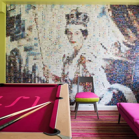 Yha Holland Park London