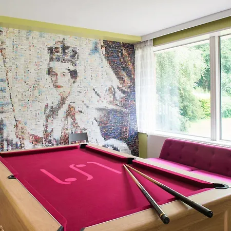 Yha Holland Park Hotel London