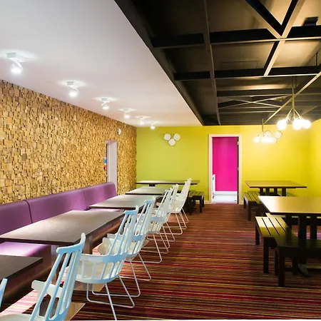 Yha Holland Park 4*