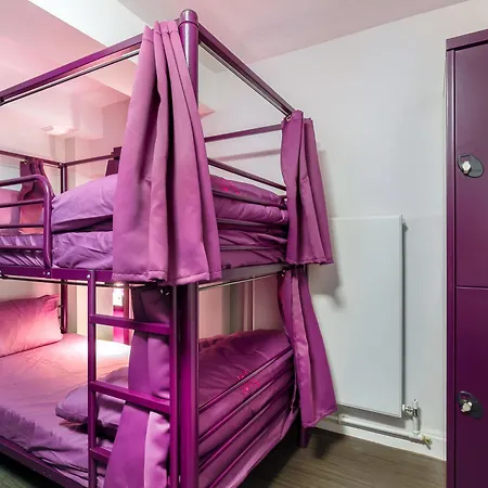 Yha Holland Park London