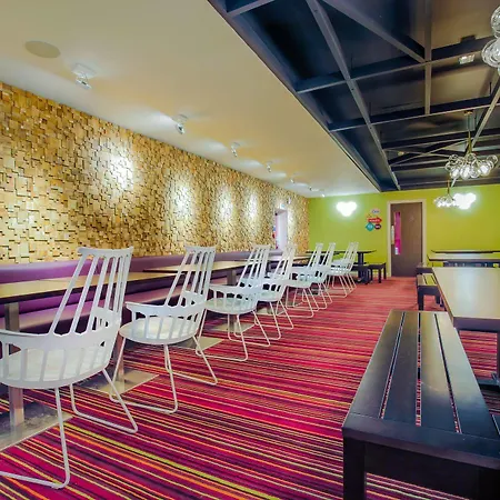 Yha Holland Park 4* London