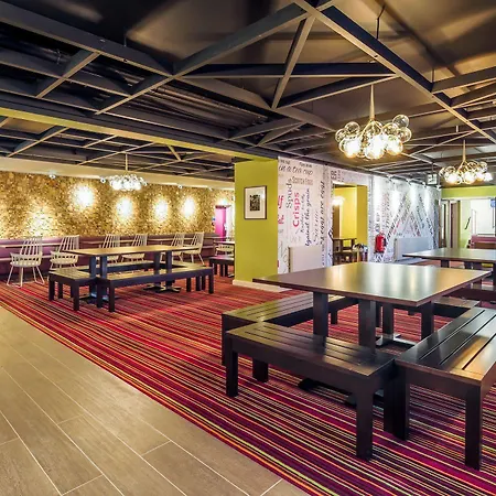 Yha Holland Park Hotel