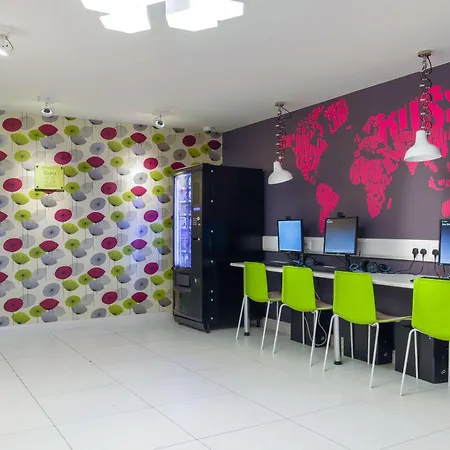Hotel Yha Holland Park 4*