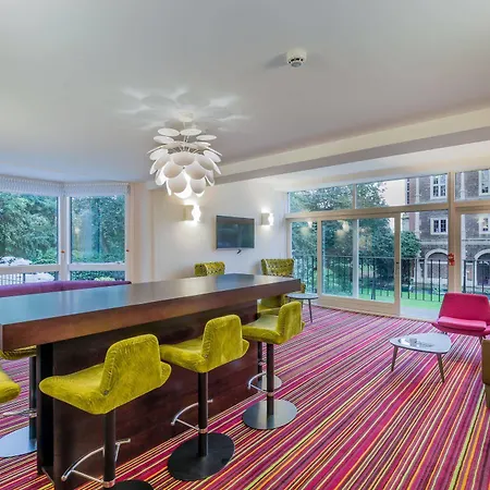 Yha Holland Park