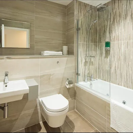 Docklands 3*