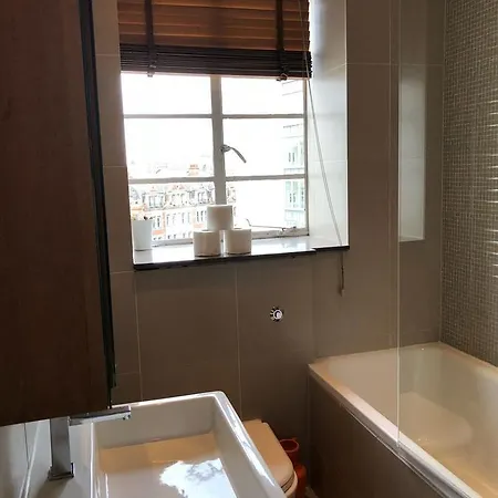 141 Knightsbridge Park Mansions Apartment