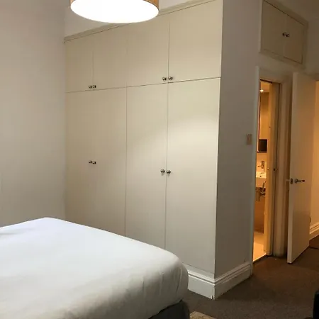 141 Knightsbridge Park Mansions Apartment