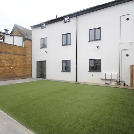 Holden Court - 1 Apartamento *