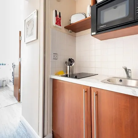 Roland House 3* London