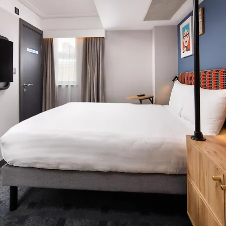 Ibis Styles Gloucester Road Hotel 3*
