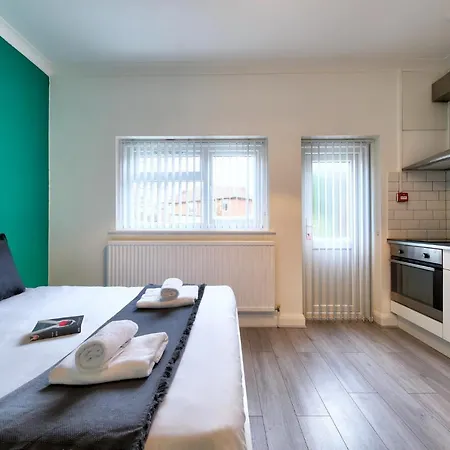Melrose Apartment *