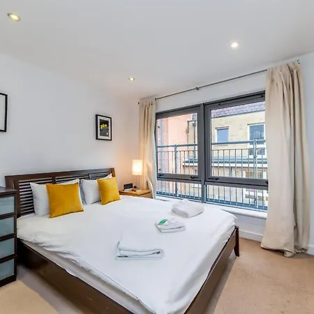 2 Bed Executive Next To Liverpool Street Free Wifi By Aparts Appartement Londres