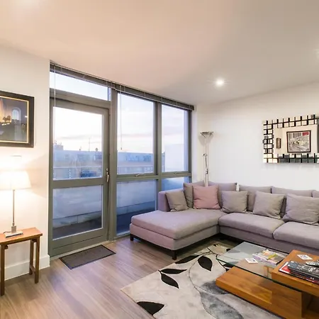Daire Elegant 1 Bed Flat With Balcony In Islington Londra