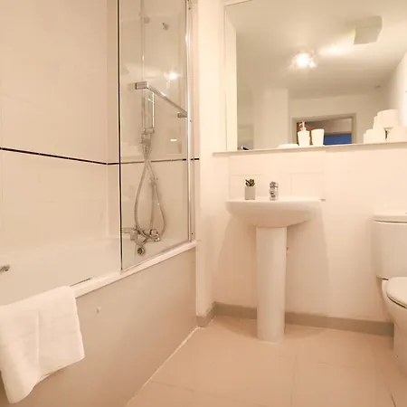 Beautiful 2 Bedroom In Borough