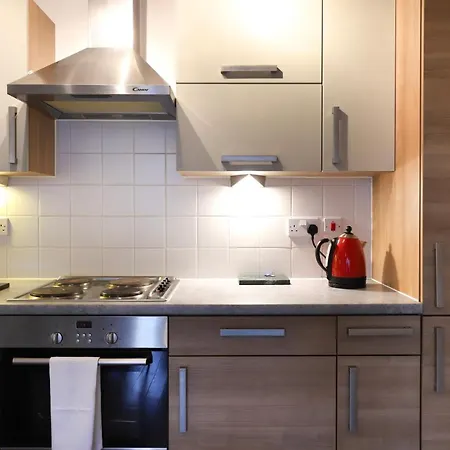 Beautiful 2 Bedroom In Borough Apartment *