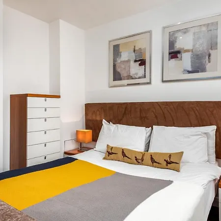 Aparthotel Roland House London