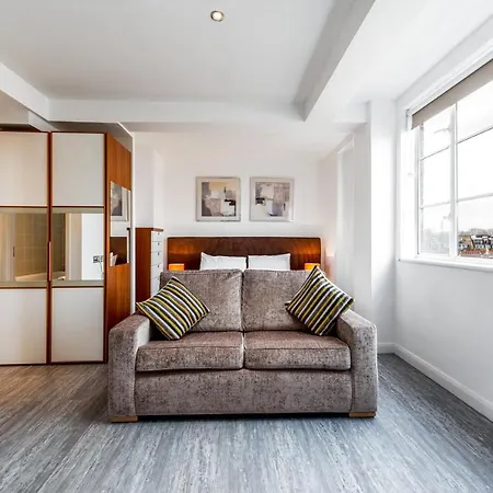 Roland House Aparthotel 3*