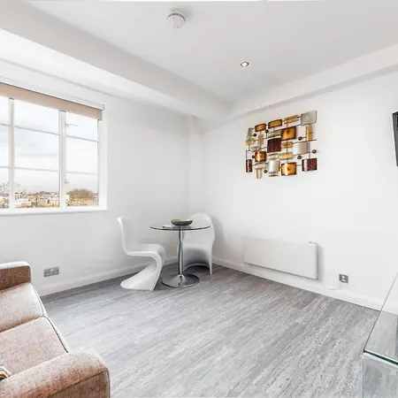 Roland House Aparthotel 3*