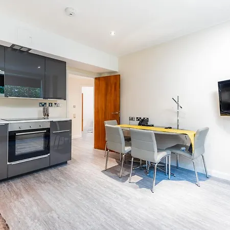 Roland House Aparthotel 3*