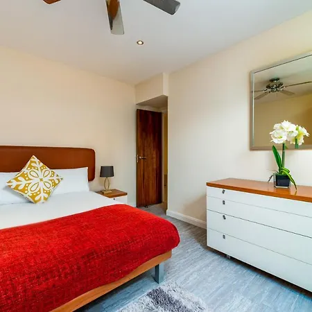 Roland House Aparthotel