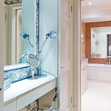 Pall Mall Apartment *