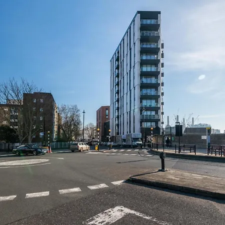 Apartment Modern Family Close To Victoria Station By Underthedoormat *