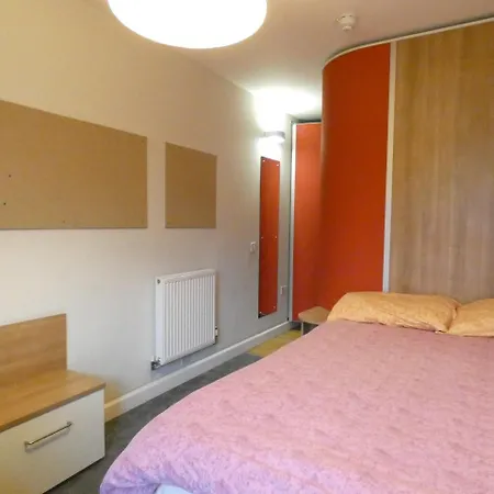 Newington Court Hostel *