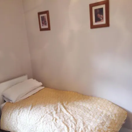 Dom wakacyjny 2 Bedroom House -ealing *