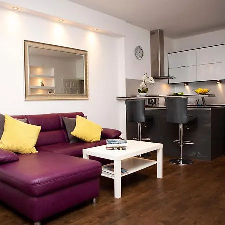 1, Trafalgar Square 1st Floor By Indigo Flats