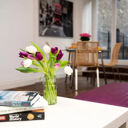 1, Trafalgar Square 1st Floor By Indigo Flats Apartament Londyn