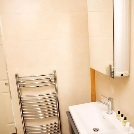 2, Trafalgar Square 2nd Floor By Indigo Flats London