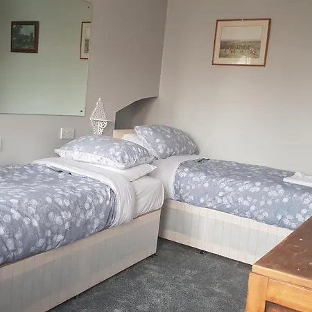 Oakley Hotel 3*