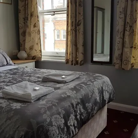 Oakley Hotel London