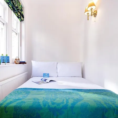 Stylish Buckingham Victoria Apartment London