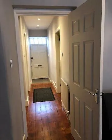 Paddington Patio Apartment London