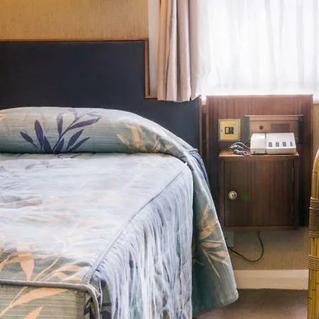 Mitre House 3*